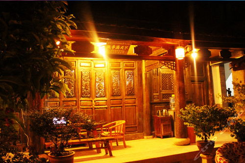 丽江古城忘忧客栈 标准间里的诗意栖居